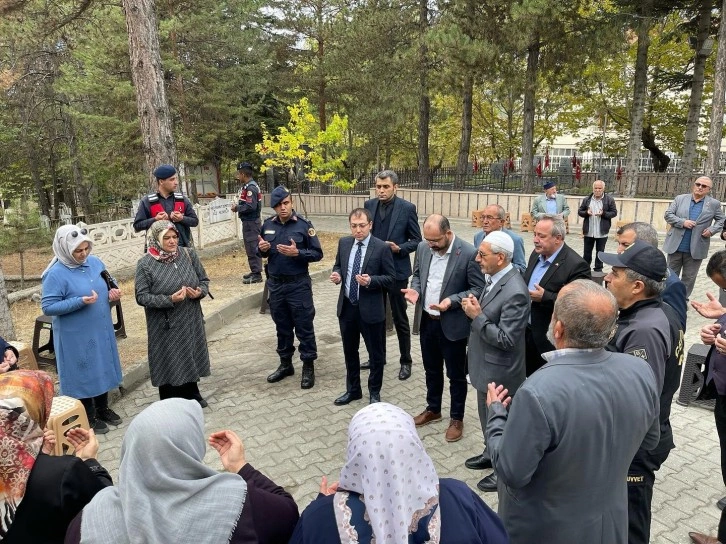 22 yıl önce KKTC’de şehit olan asker kabri başında anıldı