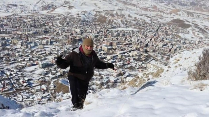 65 yıldır uluyan 'Yalnız Kurt!' 700 metre yükseklikteki dağa 10 dakikada tırmanıyor