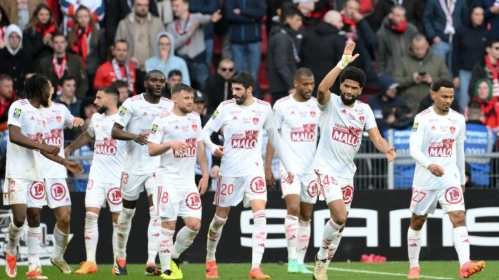 9 gollü çılgın maç! 2-0'dan dönüp 5-4 kazandılar