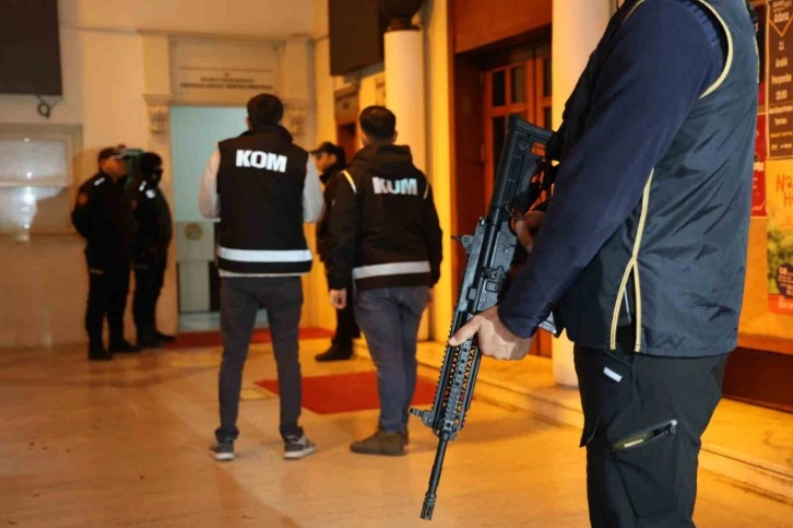 Adana Büyükşehir Belediyesine ihaleye fesat karıştırma ve rüşvet operasyonu: Çok sayıda gözaltı var