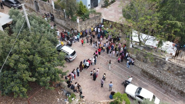 Adana'da çocukların bayram harçlığı kuyruğu