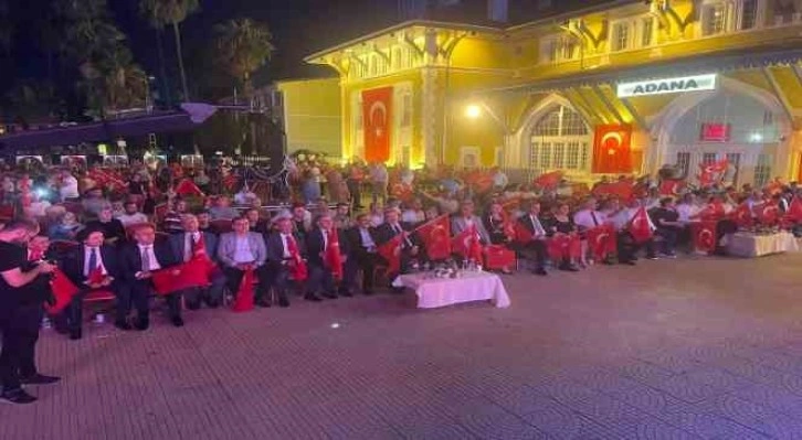 Adana’da ’Demokrasi ve Birlik Günü’ nöbeti tutuldu