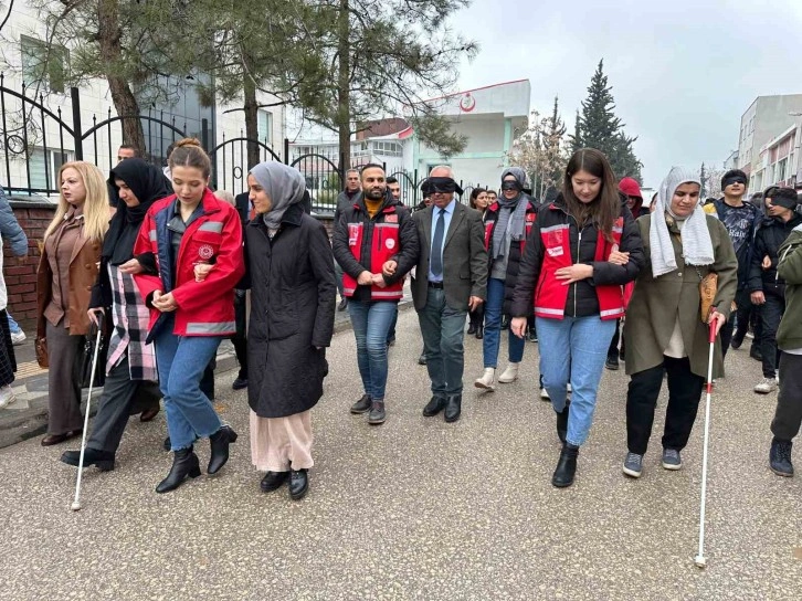 Adıyaman’da görme engellilerden "farkındalık" yürüyüşü