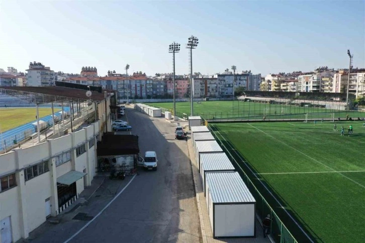 Adnan Menderes Stadyumu’na konteynerler yerleştirildi