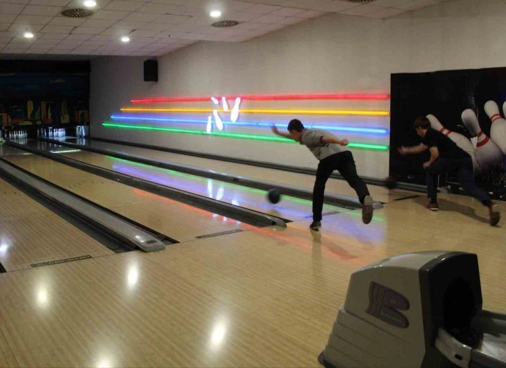 Afyonkarahisar’da Okul Sporları Bowling Turnuvası ilk kez düzenlendi