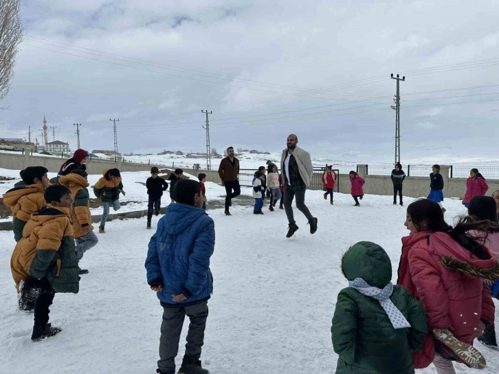 Ağrı’da öğrenciler 