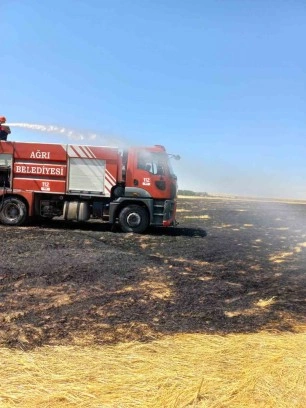 Ağrı’da tarla yangını