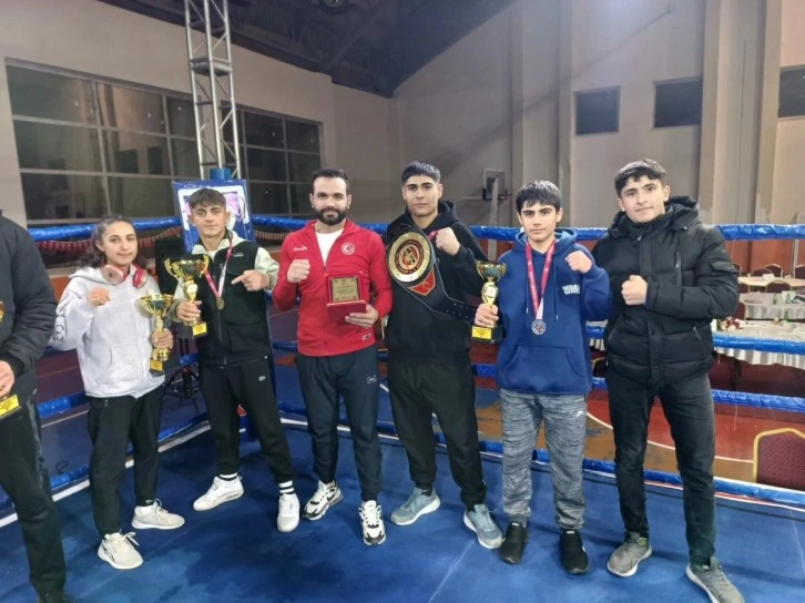 Ağrılı sporcular Muay Thai’de başarıya doymadı