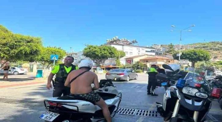 Alanya’da polis ekiplerinden motosiklet denetimi