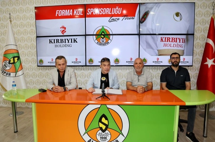 Alanyaspor’un forma kol sponsoru Kırbıyık Holding oldu