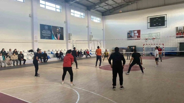 Altunhisar İlçesi’nde Voleybol Turnuvası tamamlandı