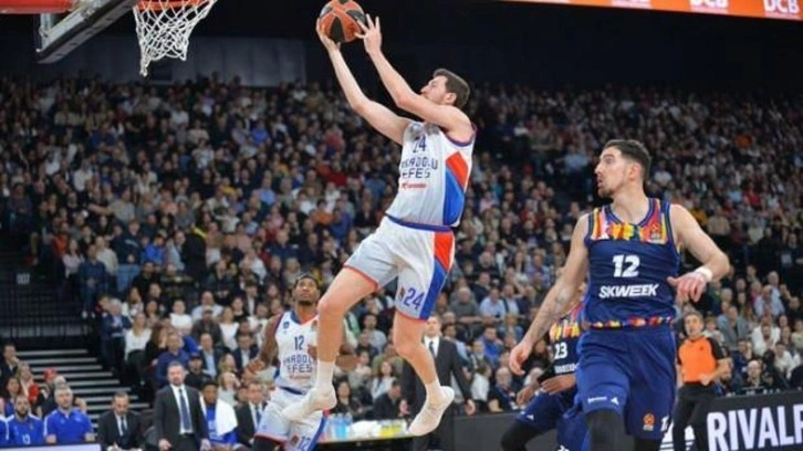 Anadolu Efes 4 sayıyla yıkıldı