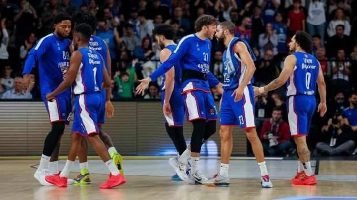 Anadolu Efes ile Pınar Karşıyaka arasındaki play-off yarı final serisi yarın başlayacak