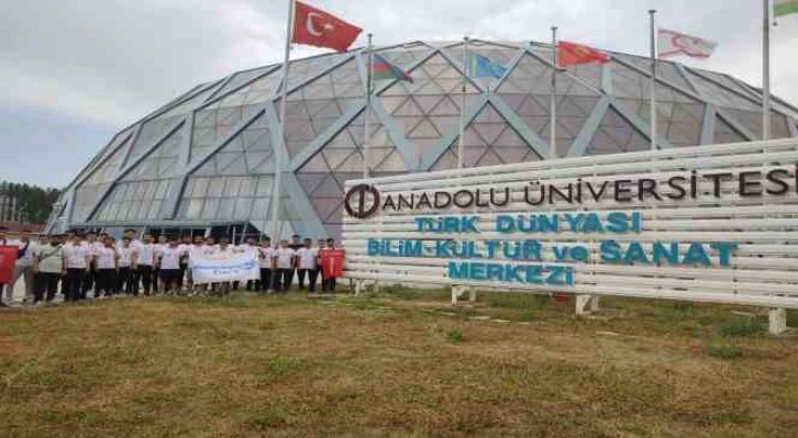 “AnadoluyuzBiz” projesine katılan Elazığlı gençler Eskişehir’i gezdi