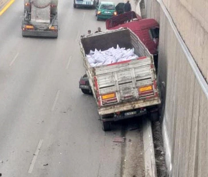 Ankara’da kazayı izleyen sürücü de kaza yaptı