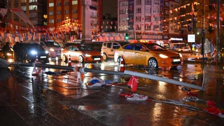 Ankara'da sağanak yağış nedeniyle trafik aksadı