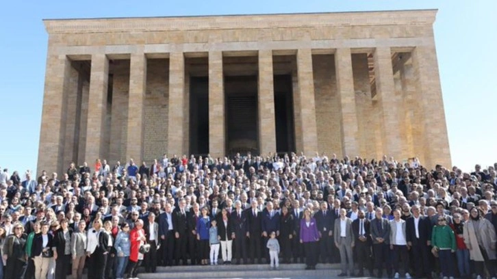 Ankara'nın yeni seçilen CHP'li belediye başkanlarından Anıtkabir çıkarması