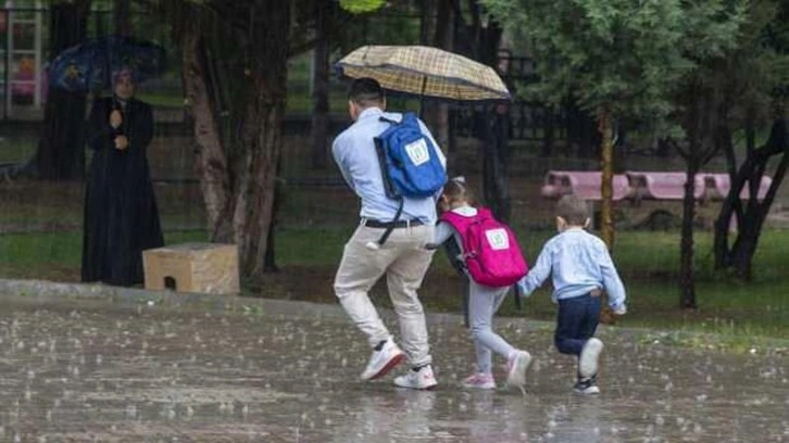 Antalya'nın 5 ilçesinde okullar tatil edildi