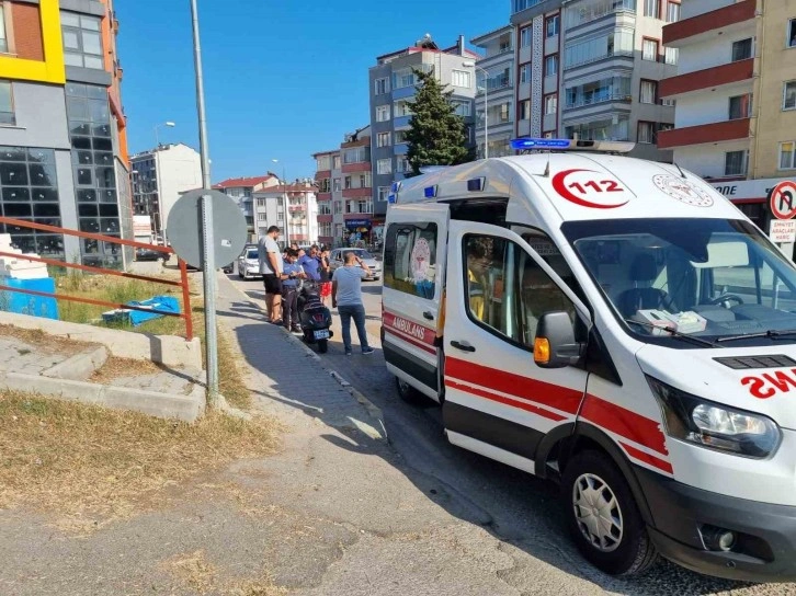 Araçtan kaçarken direksiyonu kıran motosikletli düşerek yaralandı