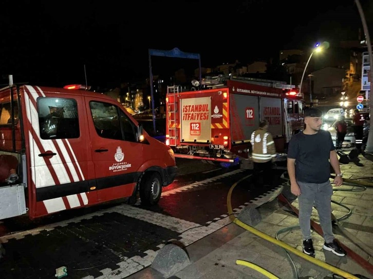 Arnavutköy’de sağanak yağıştan ayakkabı imalathanesini su bastı