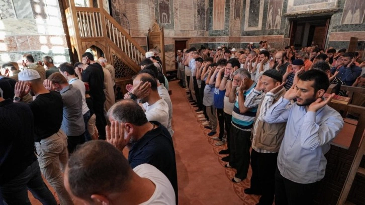 Aslına rücu... Kariye Camisi'nde 79 yıl sonra ilk bayram namazı kılındı