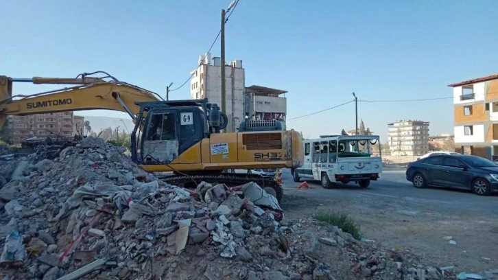 Asrın felaketini yaşatan depremin 215'inci gününde enkazda ceset bulundu