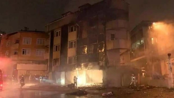 Ataşehir'de yangın! 4 katlı iş merkezi kül oldu