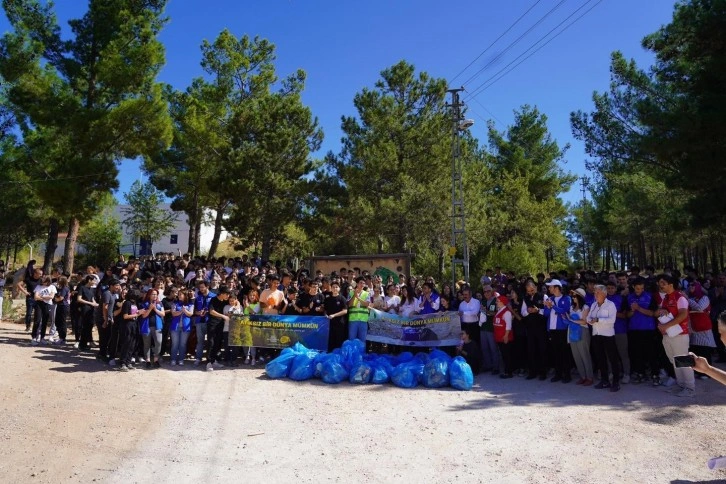 Atatürk Ormanı’ndan bir kamyon çöp toplandı