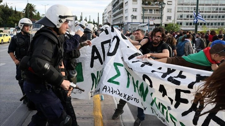 Atina'da Filistin'e destek eyleminde polis göstericilere biber gazıyla müdahale etti