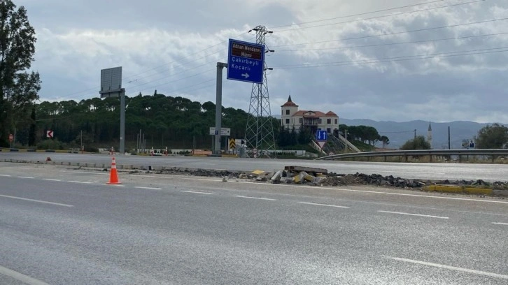 Aydın-Muğla karayolu üzerindeki Koçarlı kavşağı trafiğe kapatıldı