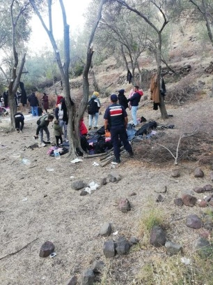 Ayvacık’ta 27 kaçak göçmen ile 4 organizatör yakalandı