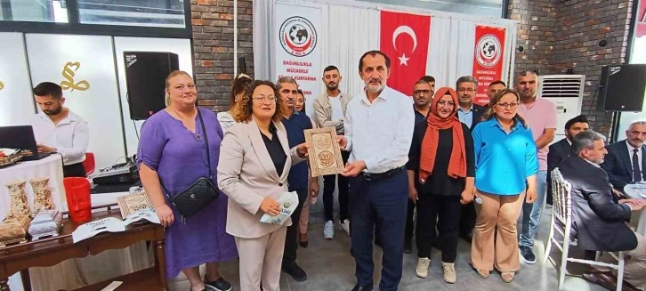 Bağımlılıkla mücadele edenler ödüllerini aldı