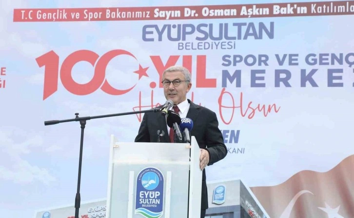 Bakan Bak, Eyüpsultan’da 100. Yıl Spor ve Gençlik Merkezi’nin açılışını yaptı