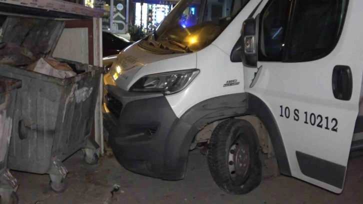 Balıkesir’den çaldığı servis aracını Bursa’da bırakıp kaçtı