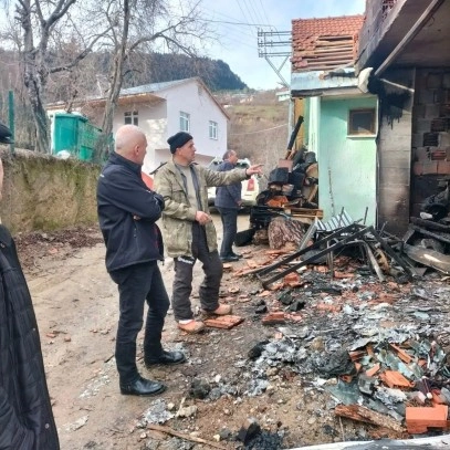 Başkan Altıkulaç, evleri yanan ailelere ‘geçmiş olsun’ ziyaretinde bulundu