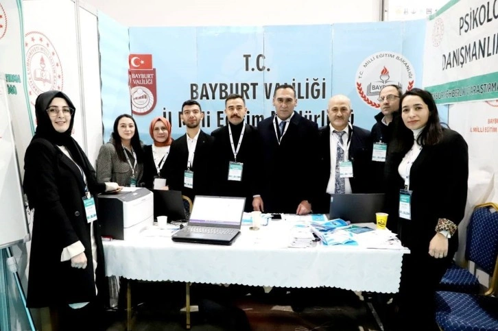 Bayburtlu öğretmenler kariyer fuarında çalışmalarını anlattılar