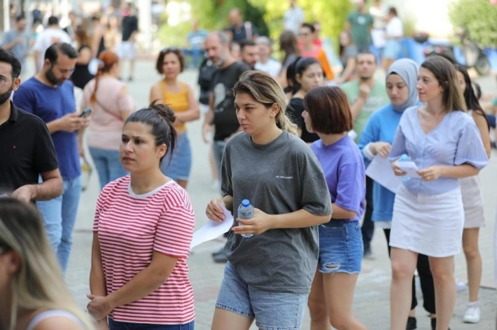 Bayraklı öğretmenlerini sınavla belirliyor