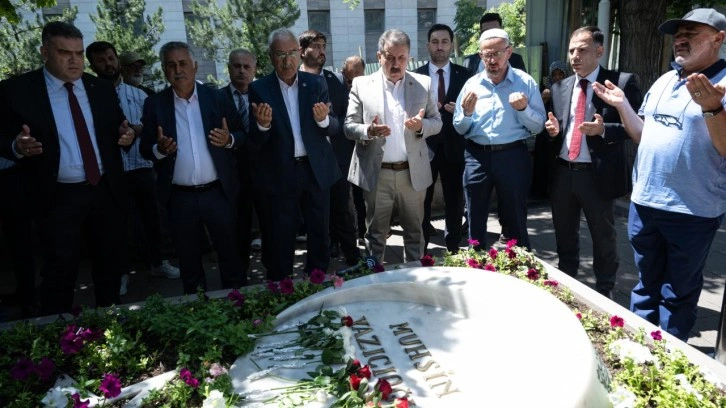 BBP Genel Başkanı Destici, Muhsin Yazıcıoğlu'nun kabrini ziyaret etti