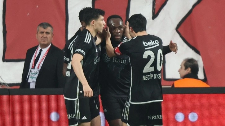 Beşiktaş, Antalyaspor karşısında geri döndü. Jackson Muleka golleriyle turu getirdi