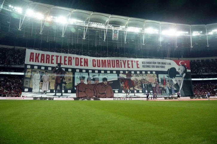 Beşiktaş tribünlerinden, Cumhuriyet’in 100. yılına özel koreografi