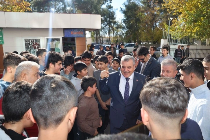 Beyazgül’den öğrencilere eğitim seti