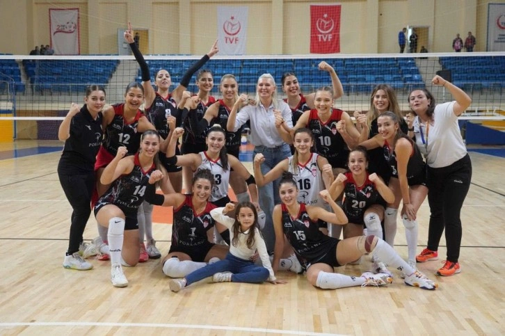 Bilecik derbisinin kazananı Bilecik Belediyesi Voleybol Takımı oldu