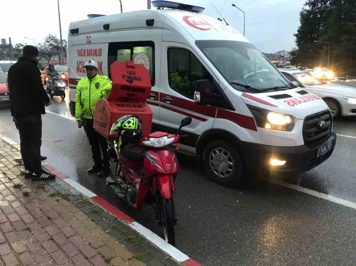 Bilecik’te motosiklet yayaya çarparken, kazada 2 kişi yaralandı