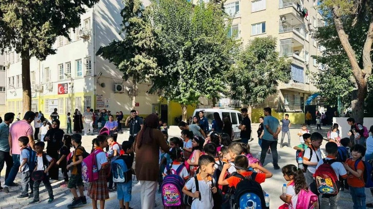 Birecik’te polis ekipleri öğrencileri bilgilendirdi