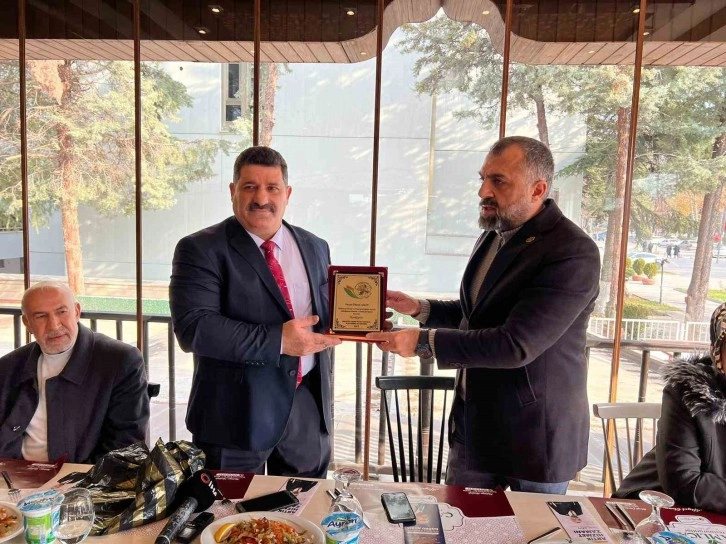 Birlik Başkanı Akın’a tarıma kazandırdığı projeler için plaket verili