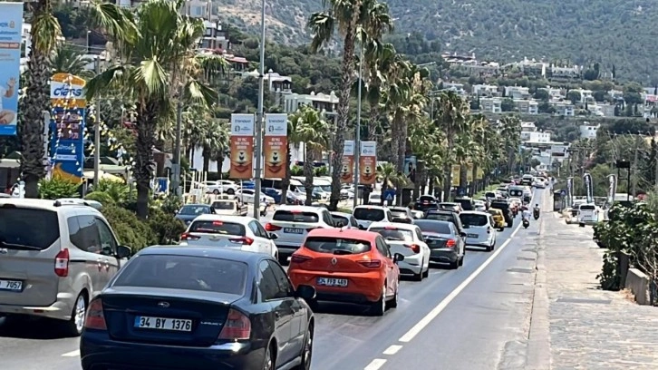 Bodrum'dan 24 saatte 30 bin araç çıkış yaptı