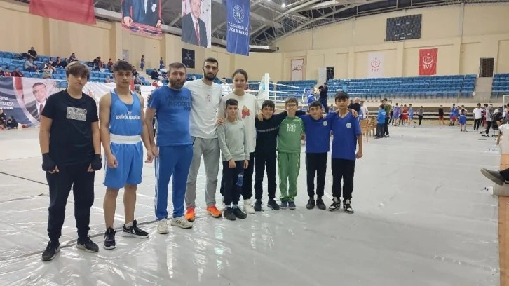 Bozüyük Belediyesi Eğitim ve Spor Kulübü 100. Yıl Boks Turnuvası’nda 7 derece elde etti