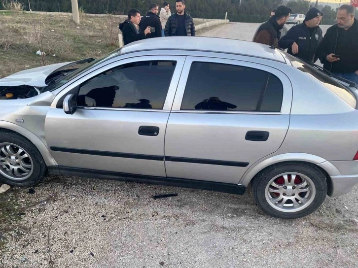 Burdur’da iki otomobil çarpıştı, 3 kişi yaralandı