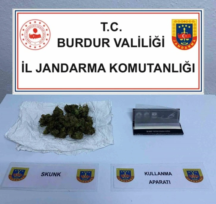 Burdur’da jandarma ekiplerinin kaçakçılık operasyonunda çok sayıda uyuşturucu madde ele geçirildi