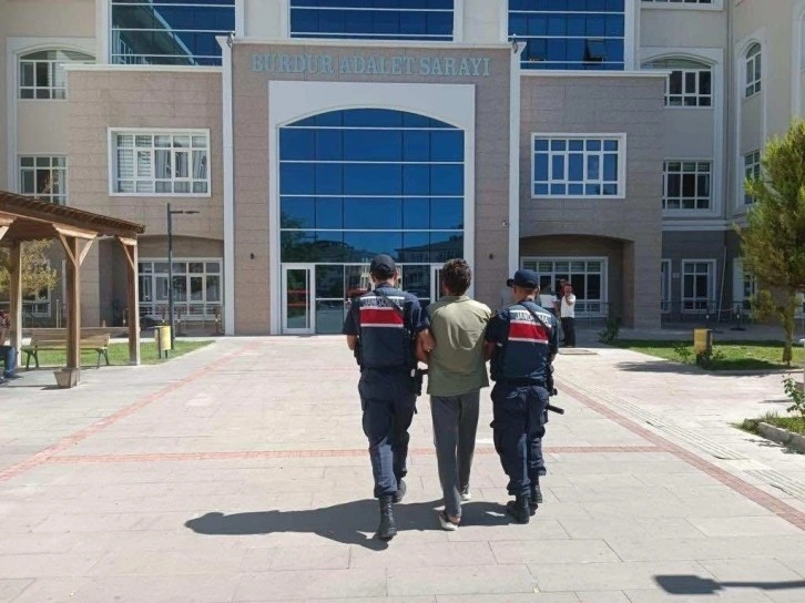 Burdur’da jandarmanın 20 günlük asayiş uygulamalarında yakalanan 5 şahıs tutuklandı